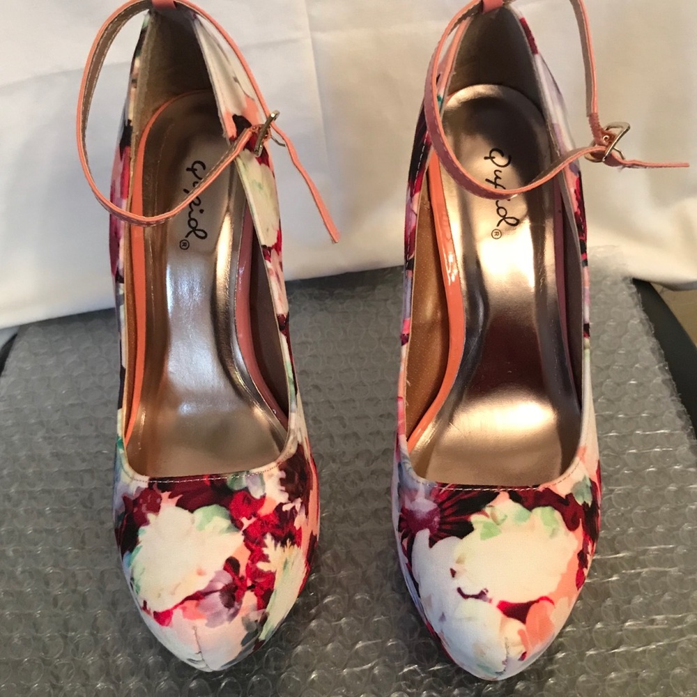 Used Pink heels Flower colored platforms size 8.5